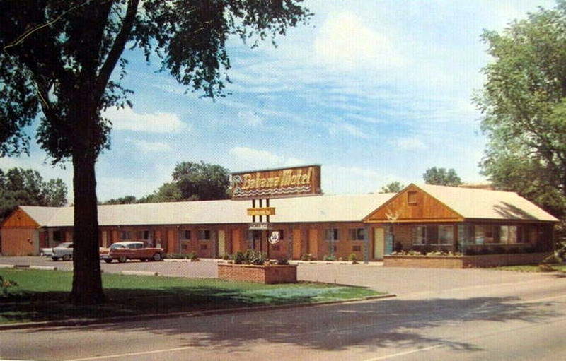 Bahama Motel - Old Postcard